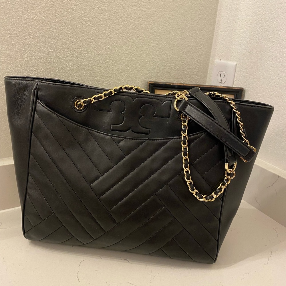 Beautiful Tory Burch Tote